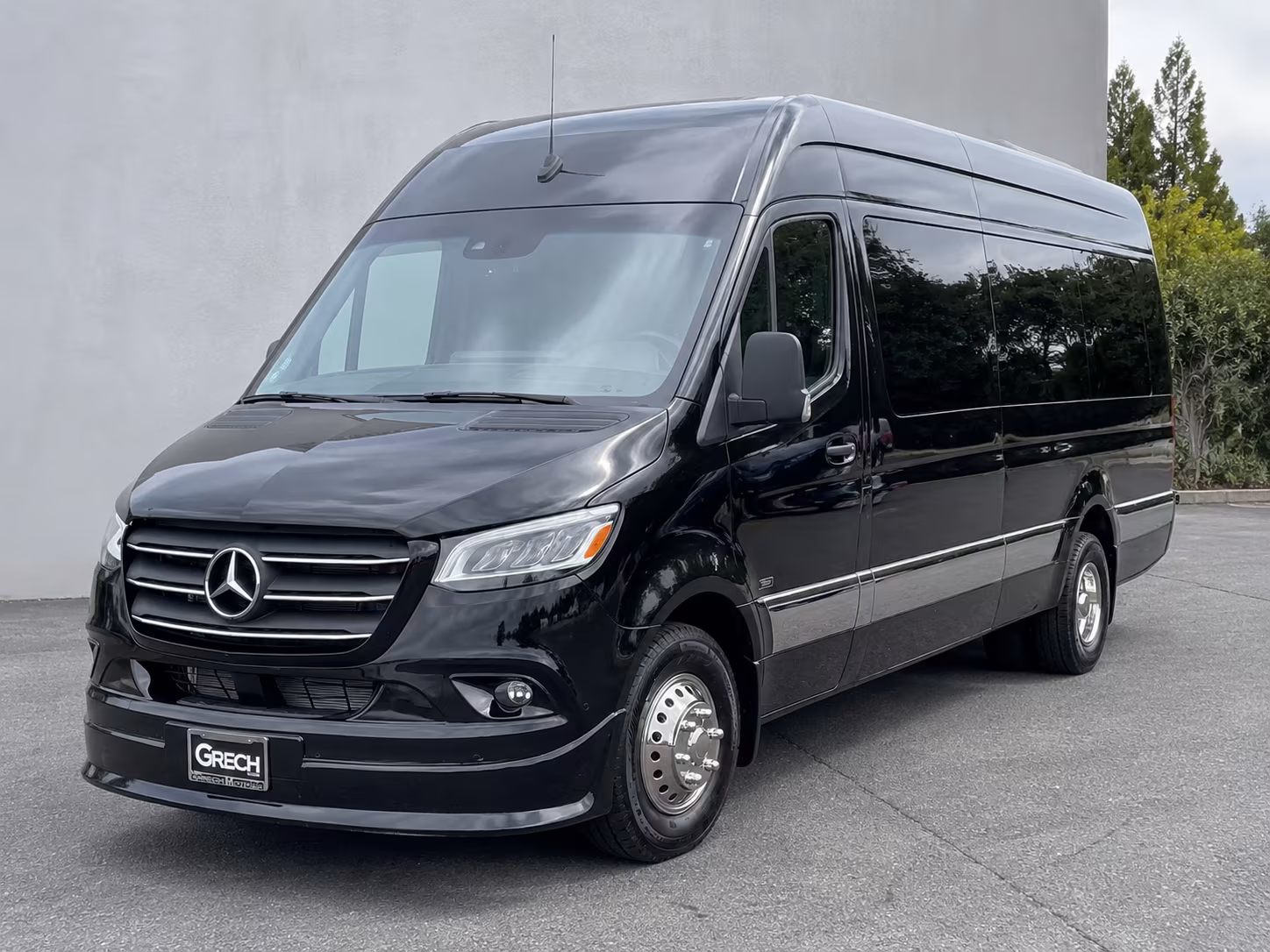 Jersey City Airport Shuttle & Transportation party bus exterior